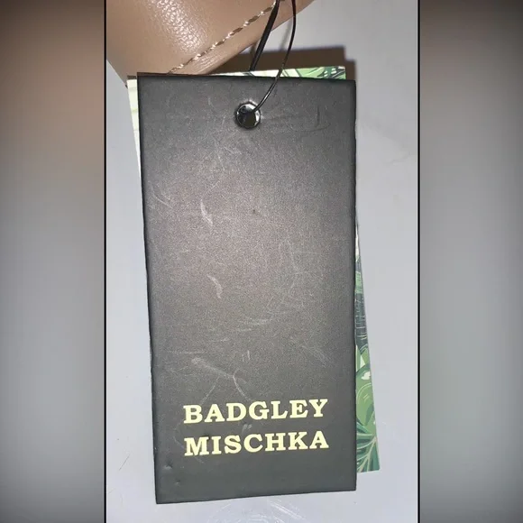 SOLD NWT Badgley Mischka Quilted Messenger Vegan Leather bag  in Taupe - Picture 12 of 14